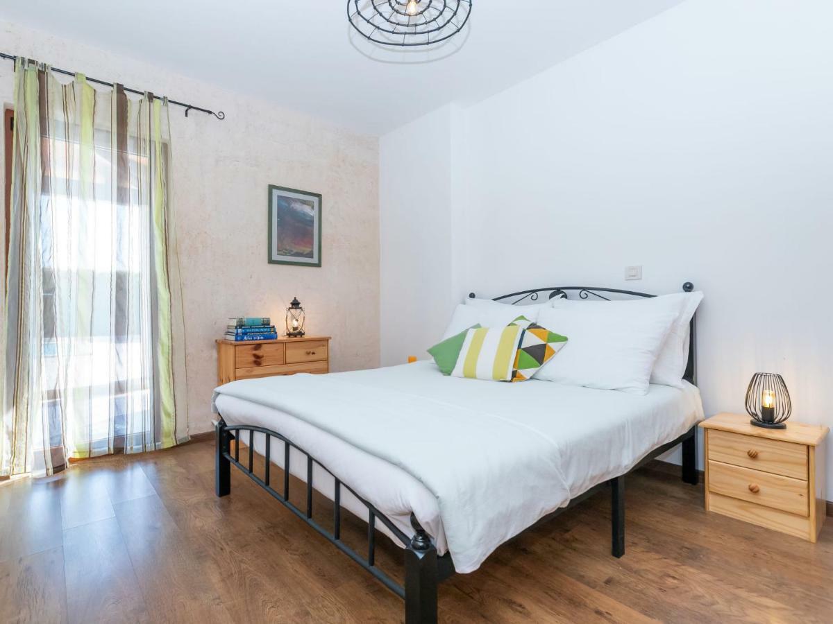 Poli Murvu By Interhome Case de vacanță